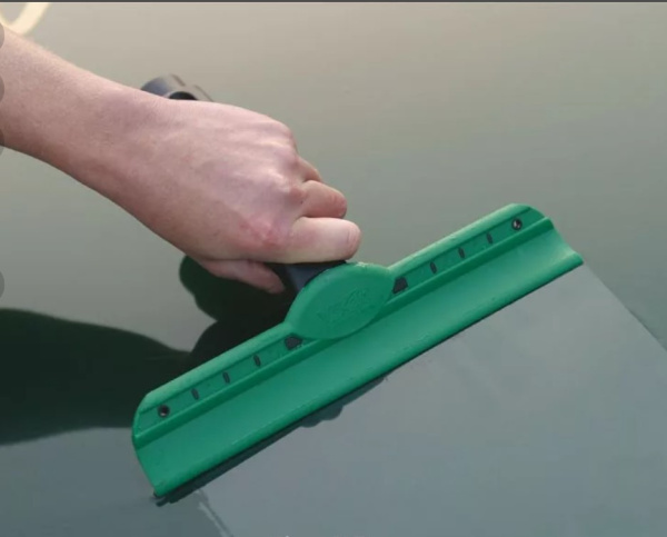 сгон (стяжка) ручной для воды с кузова и стекол авто 45 см